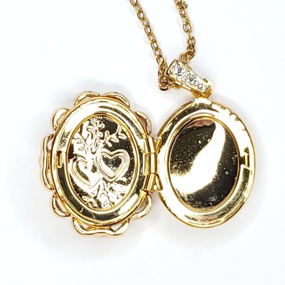 Locket Pendant Necklace Rhinestone Bling Goldtone Oval Scalloped Edge Hearts - Picture 4 of 5